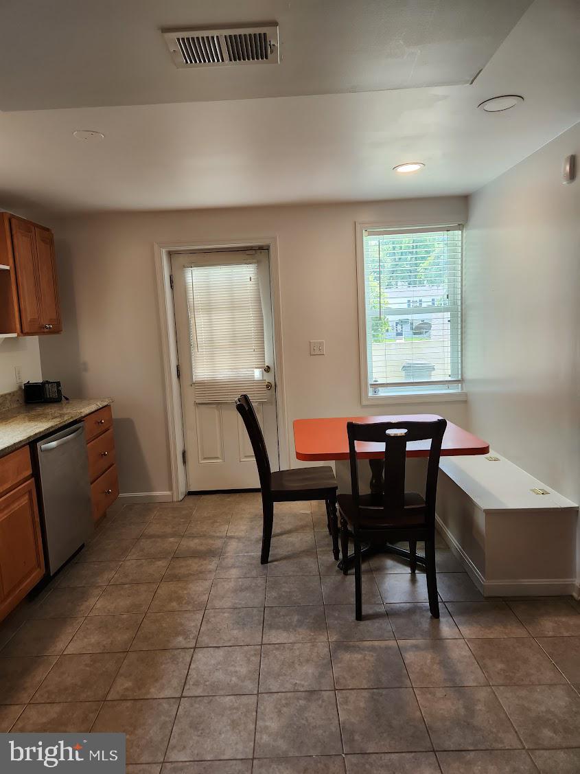 HILLCREST GARDENS - Residential Lease