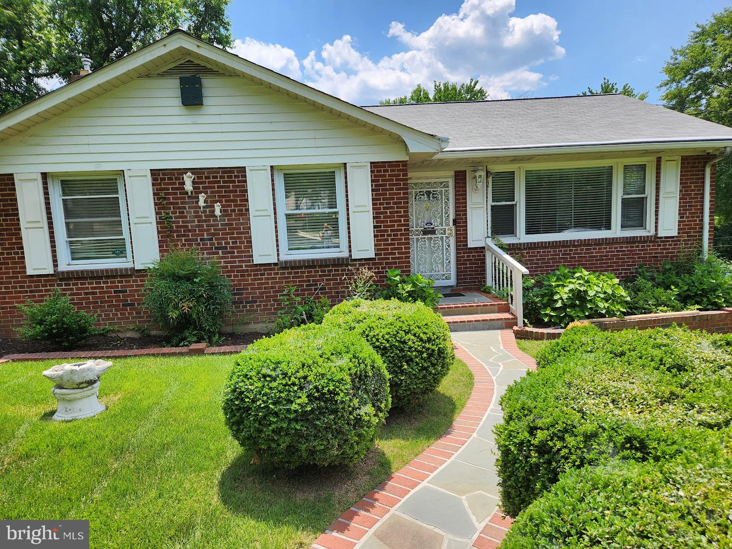 HILLCREST GARDENS - Residential Lease