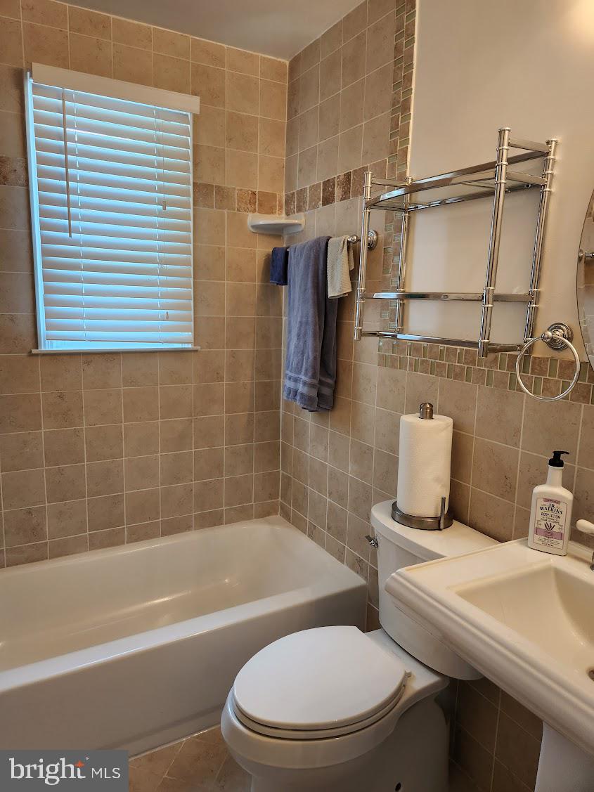 HILLCREST GARDENS - Residential Lease