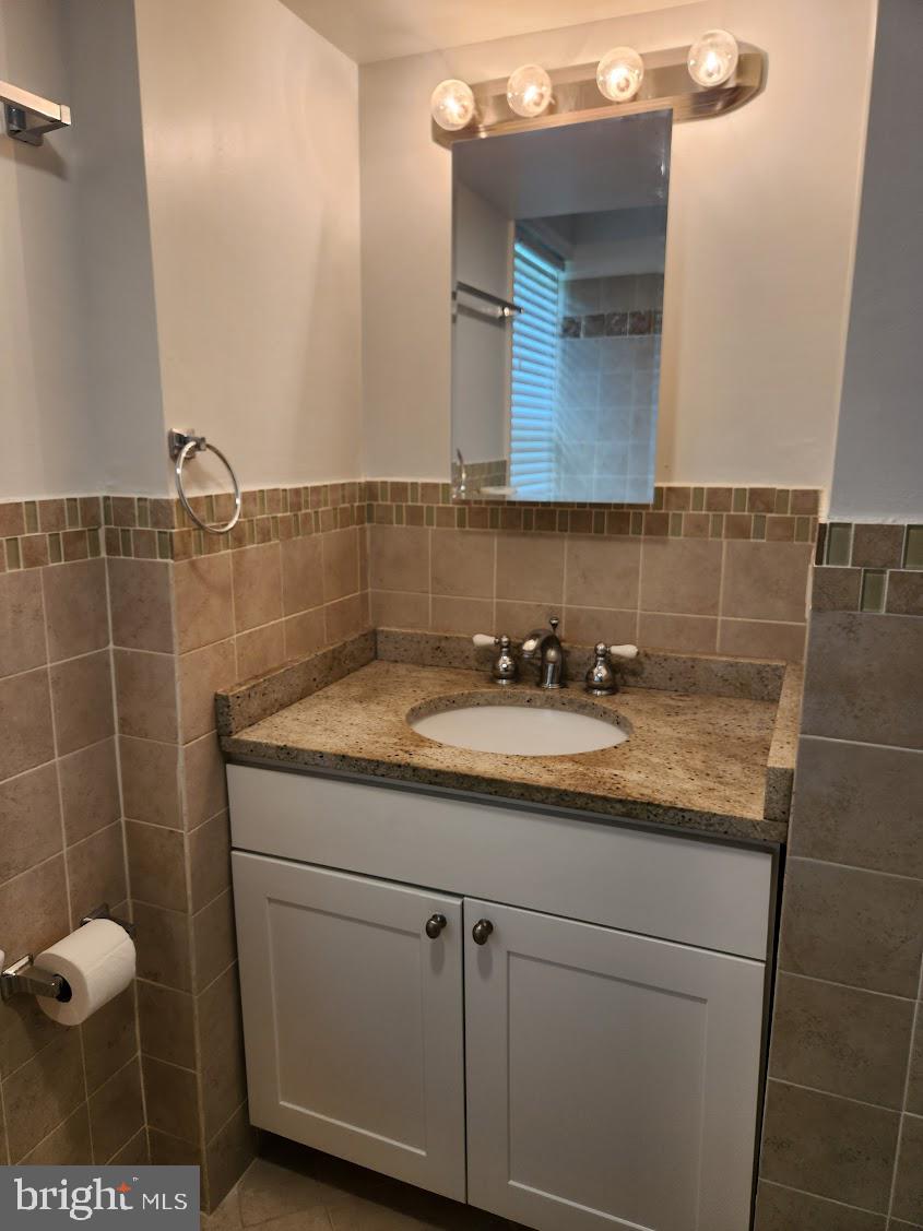 HILLCREST GARDENS - Residential Lease