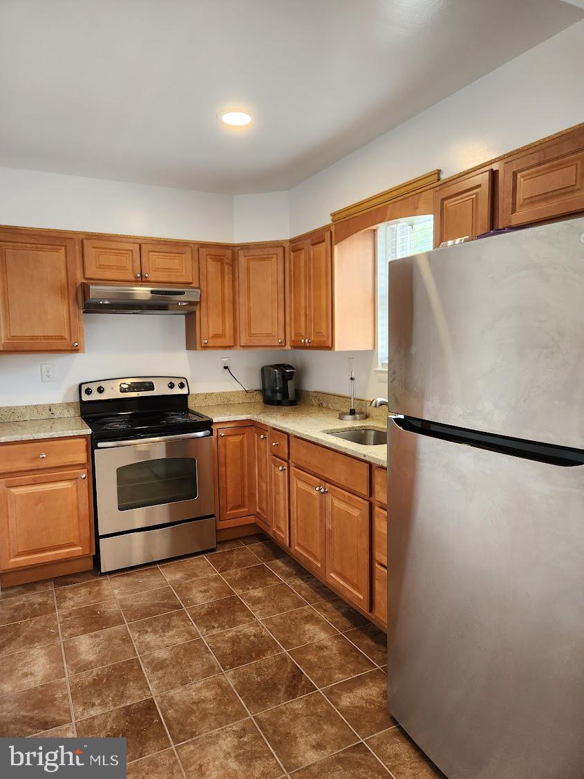 HILLCREST GARDENS - Residential Lease