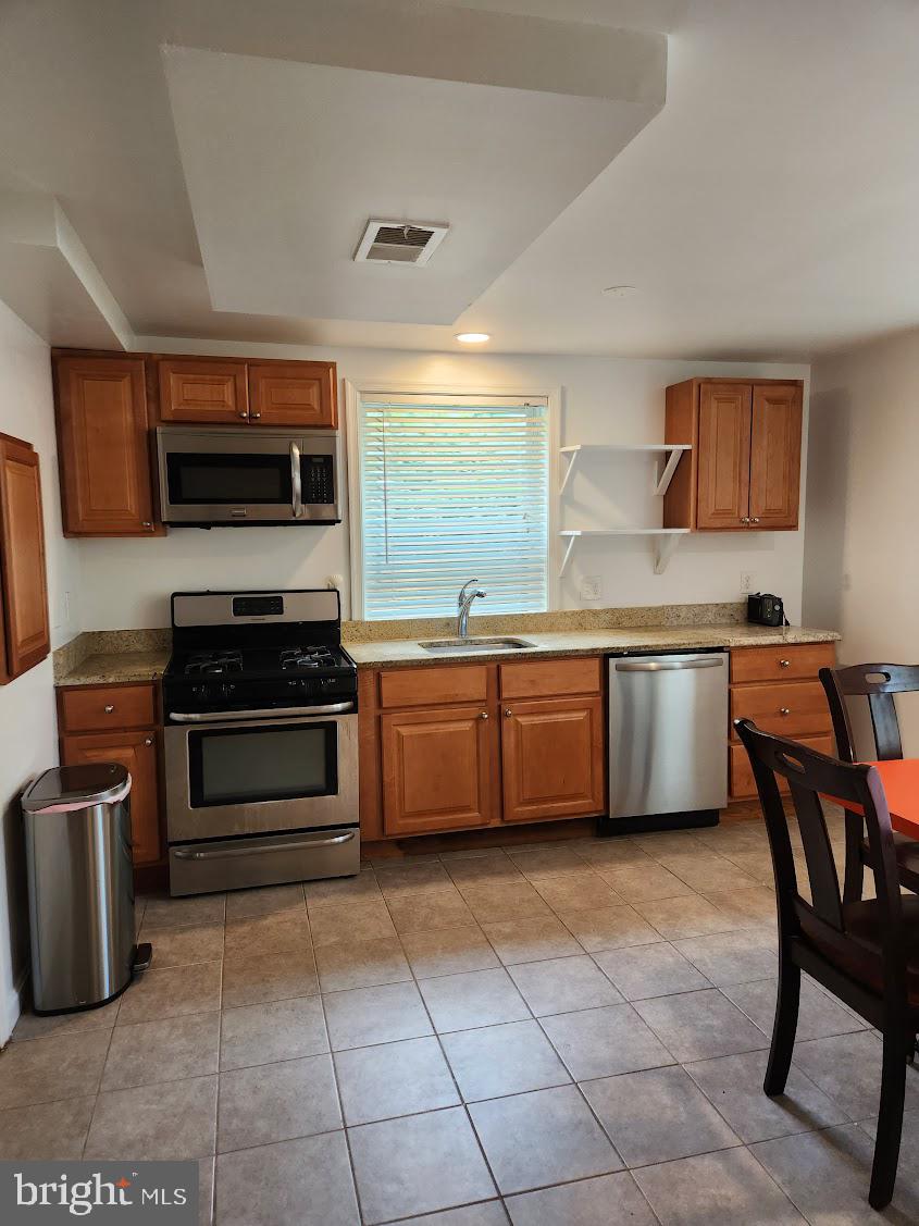 HILLCREST GARDENS - Residential Lease