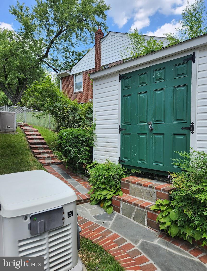 HILLCREST GARDENS - Residential Lease