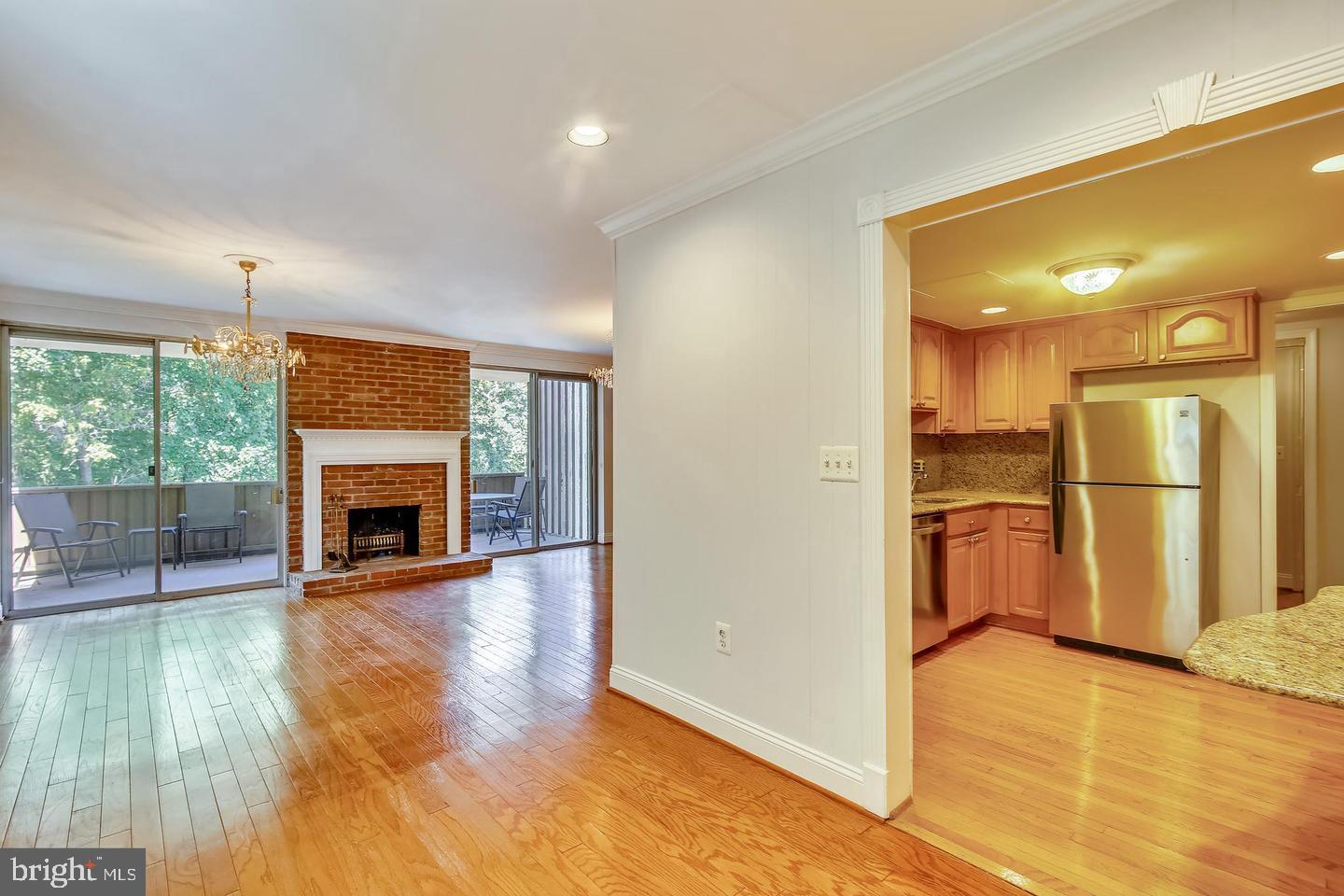 LAKESIDE TERRACE - Residential