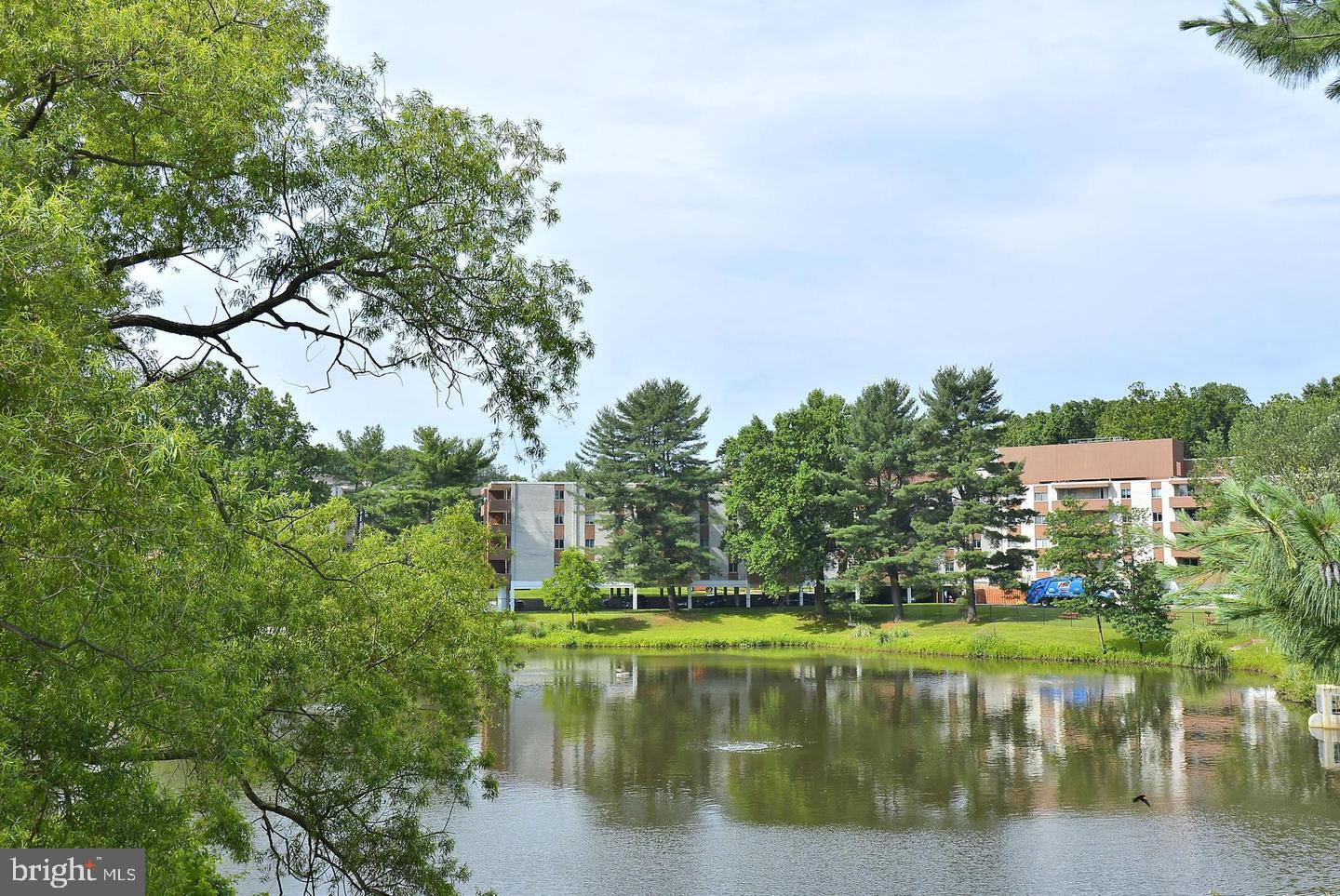 LAKESIDE TERRACE - Residential