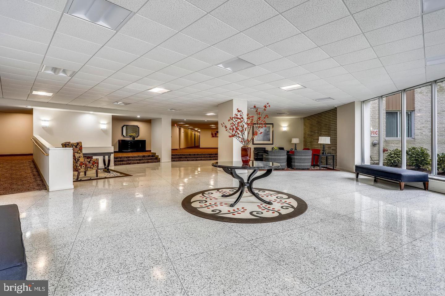 LAKESIDE TERRACE - Residential