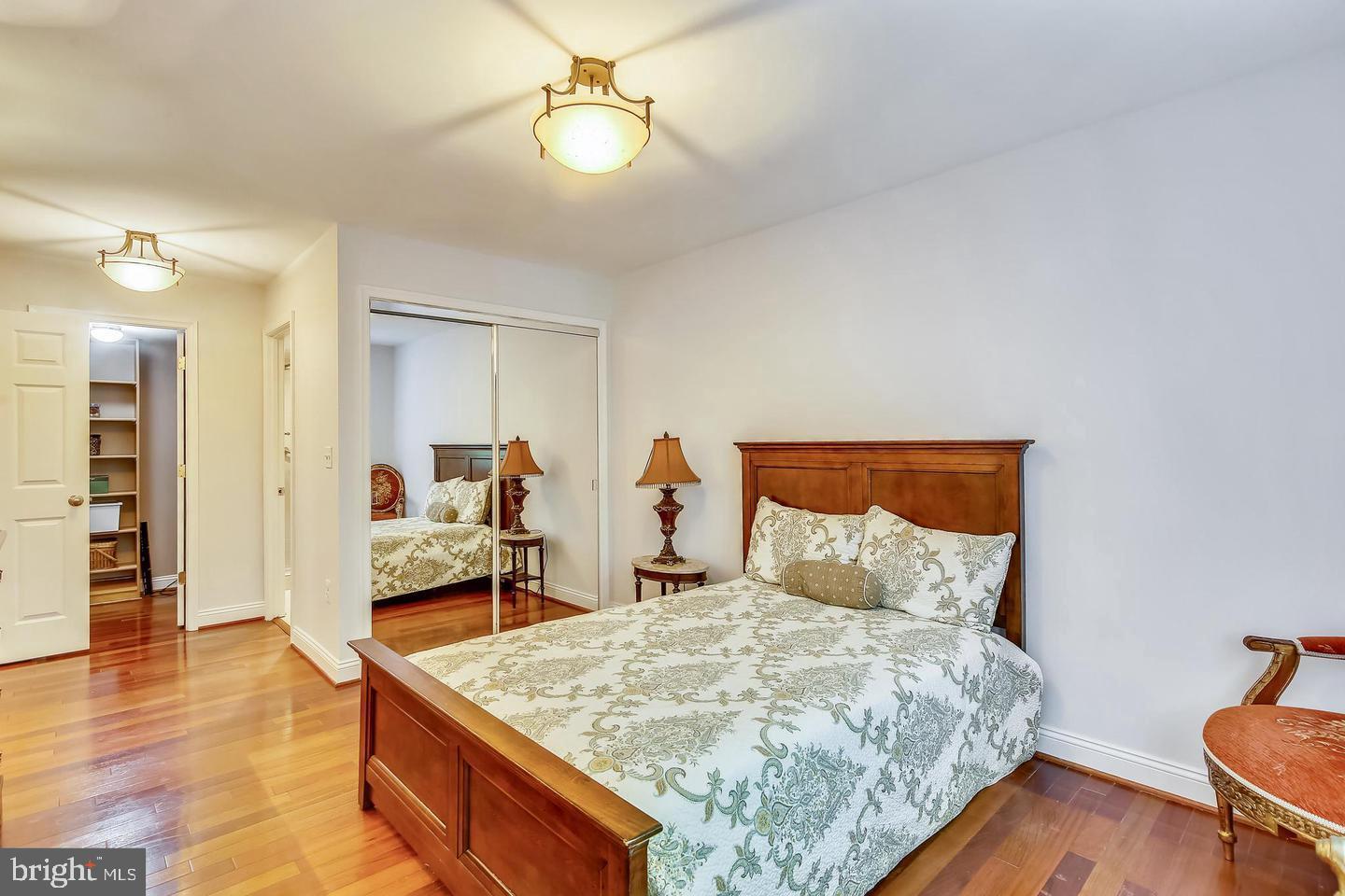 LAKESIDE TERRACE - Residential