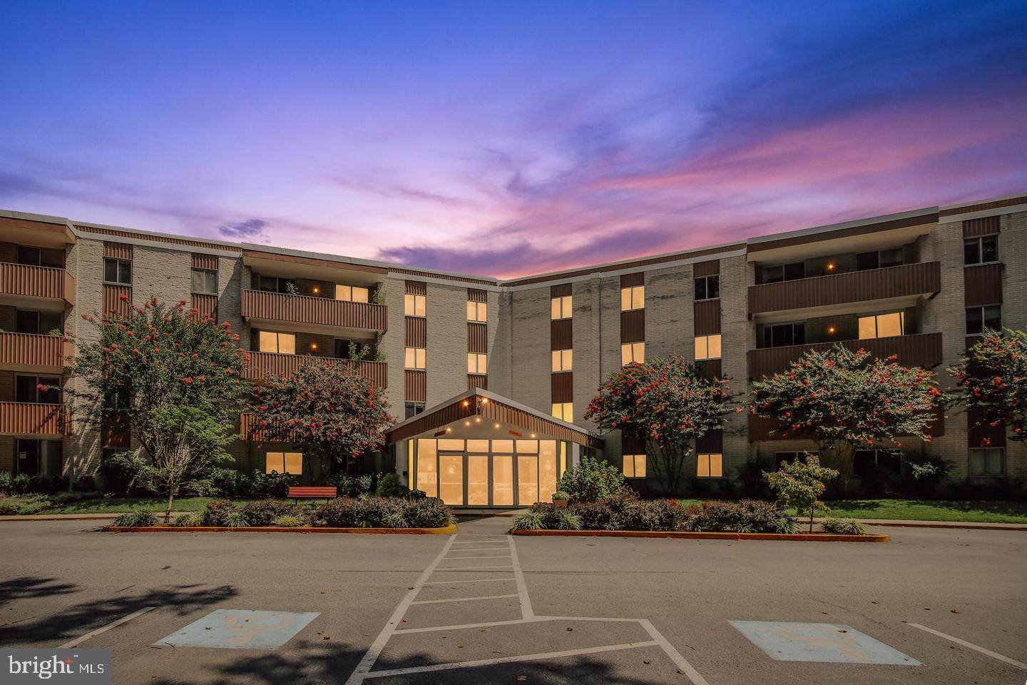 LAKESIDE TERRACE - Residential