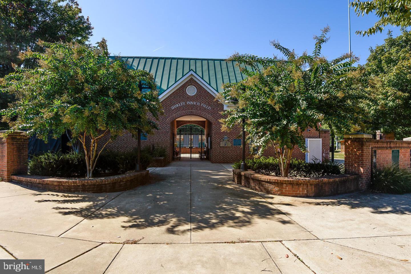 LAKESIDE TERRACE - Residential