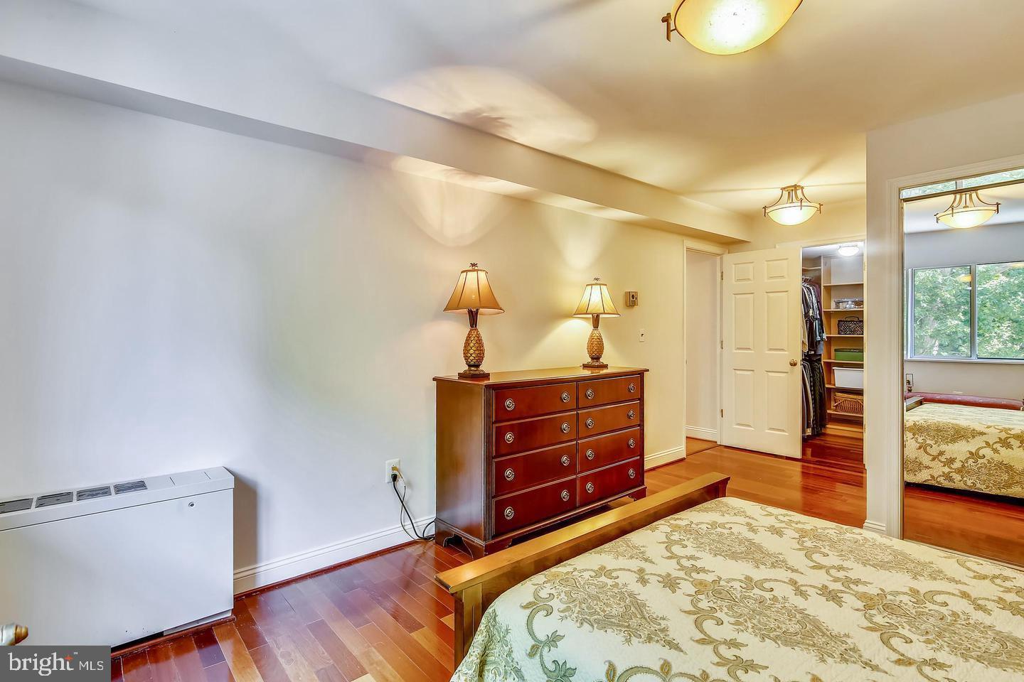 LAKESIDE TERRACE - Residential