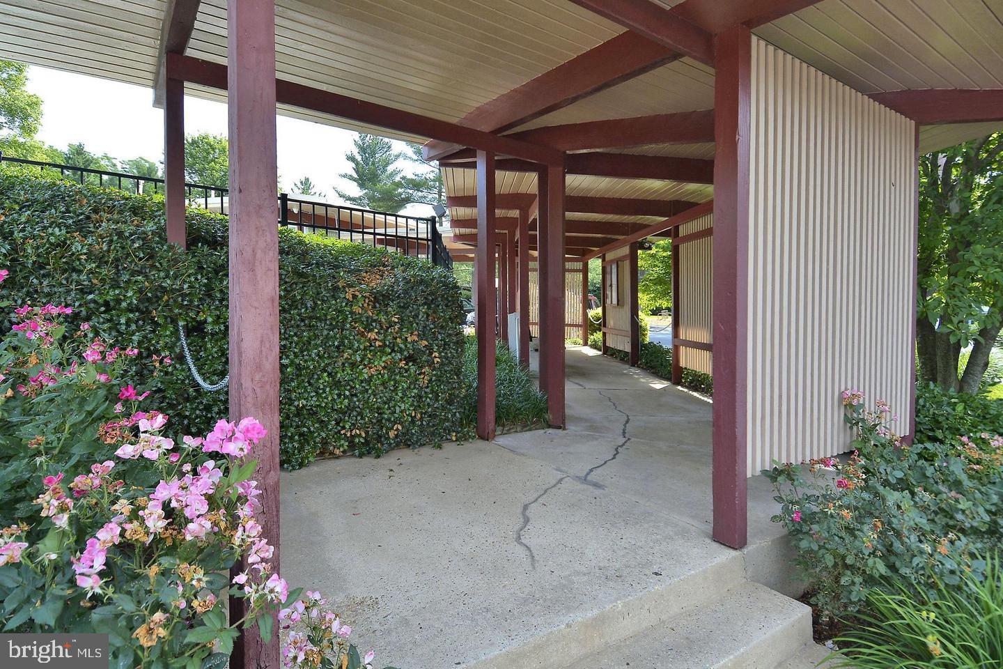 LAKESIDE TERRACE - Residential