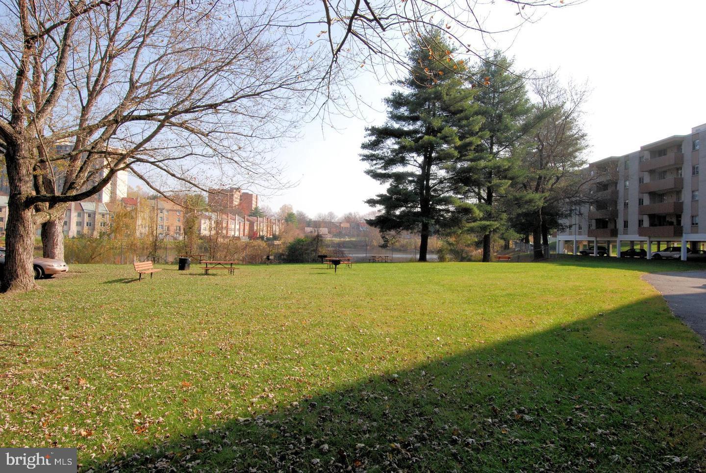 LAKESIDE TERRACE - Residential