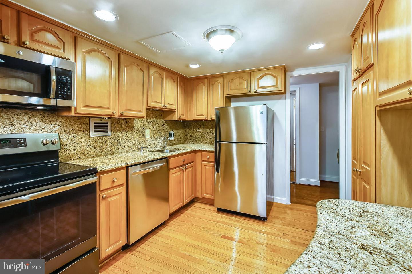 LAKESIDE TERRACE - Residential