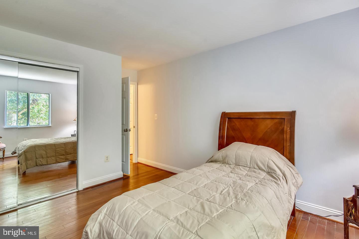 LAKESIDE TERRACE - Residential