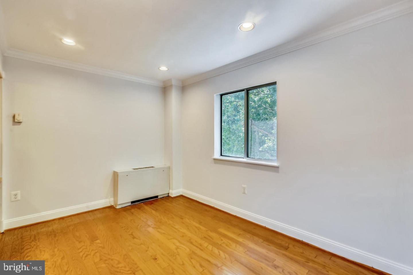 LAKESIDE TERRACE - Residential