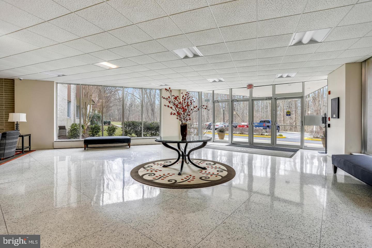 LAKESIDE TERRACE - Residential