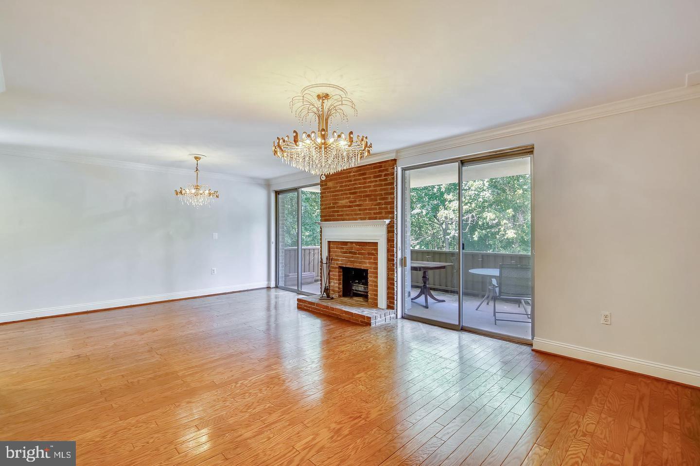 LAKESIDE TERRACE - Residential