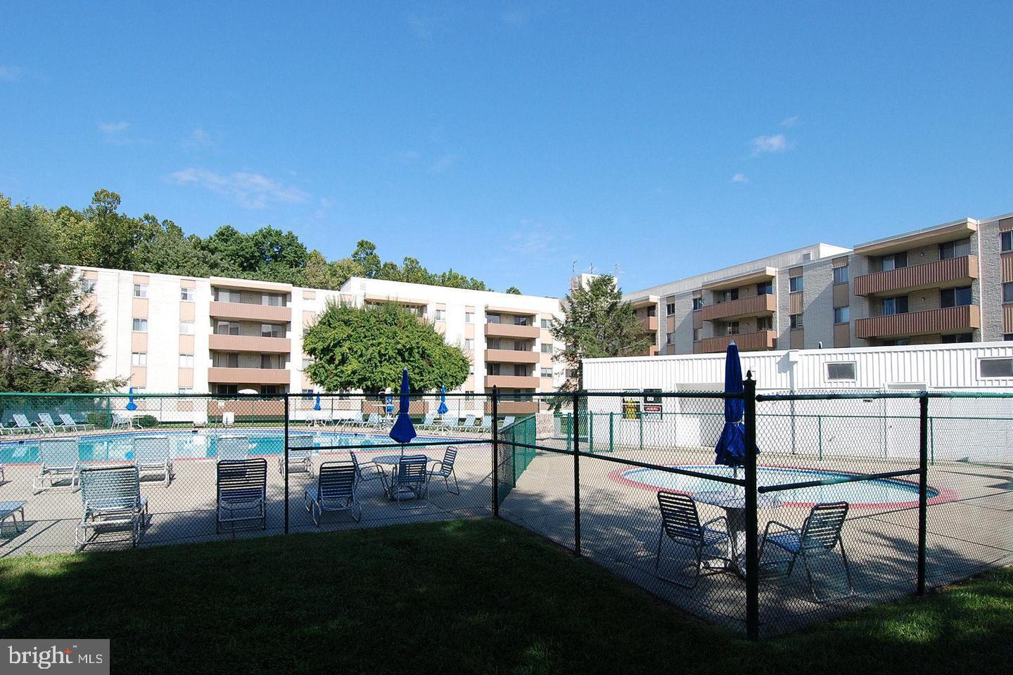 LAKESIDE TERRACE - Residential