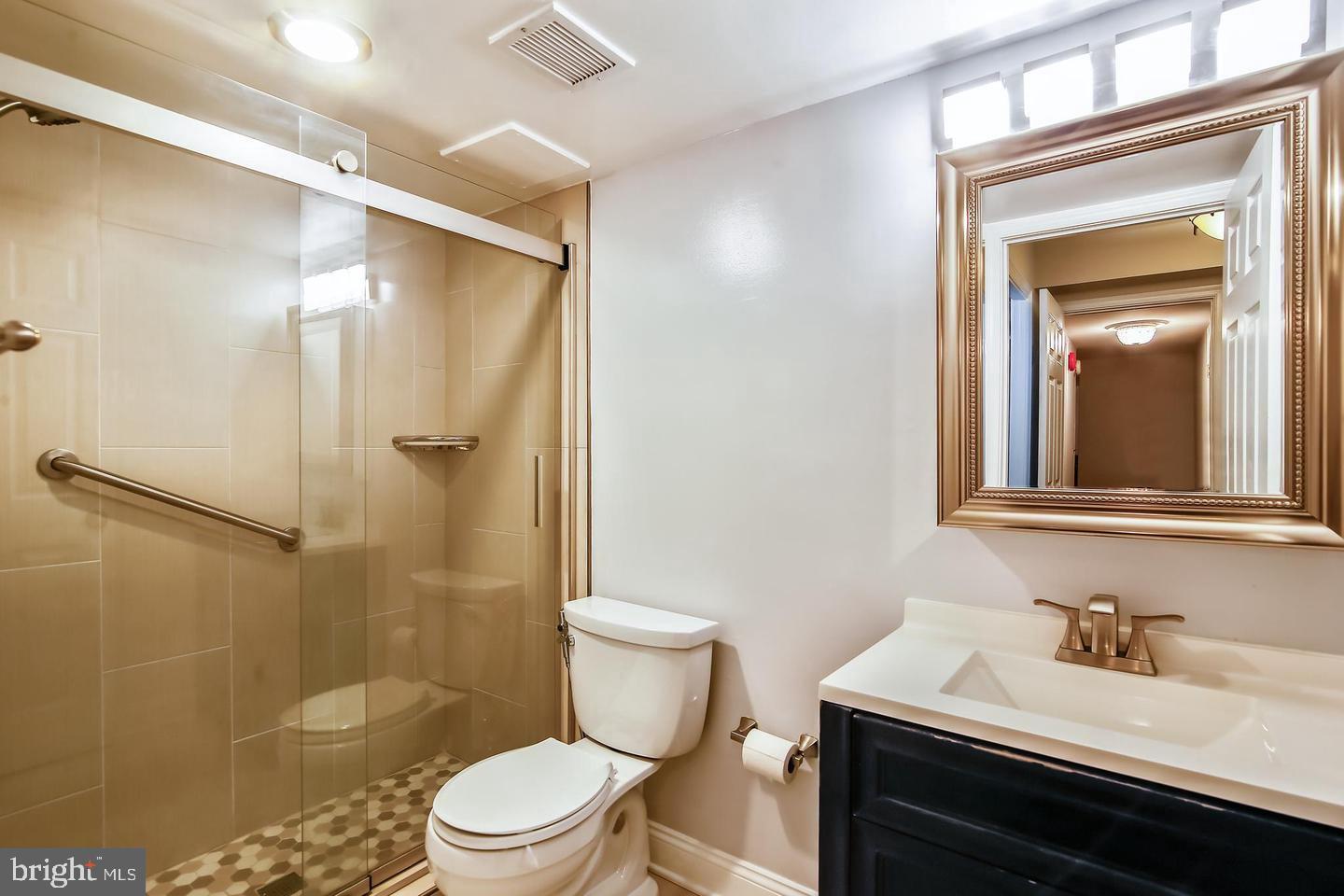 LAKESIDE TERRACE - Residential