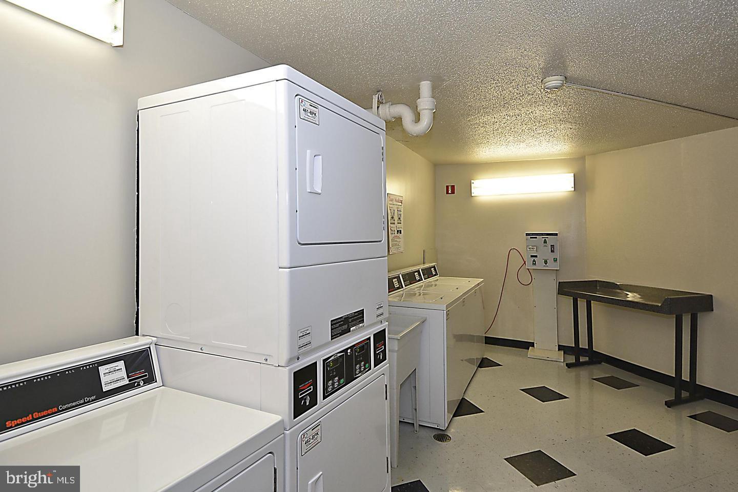 LAKESIDE TERRACE - Residential