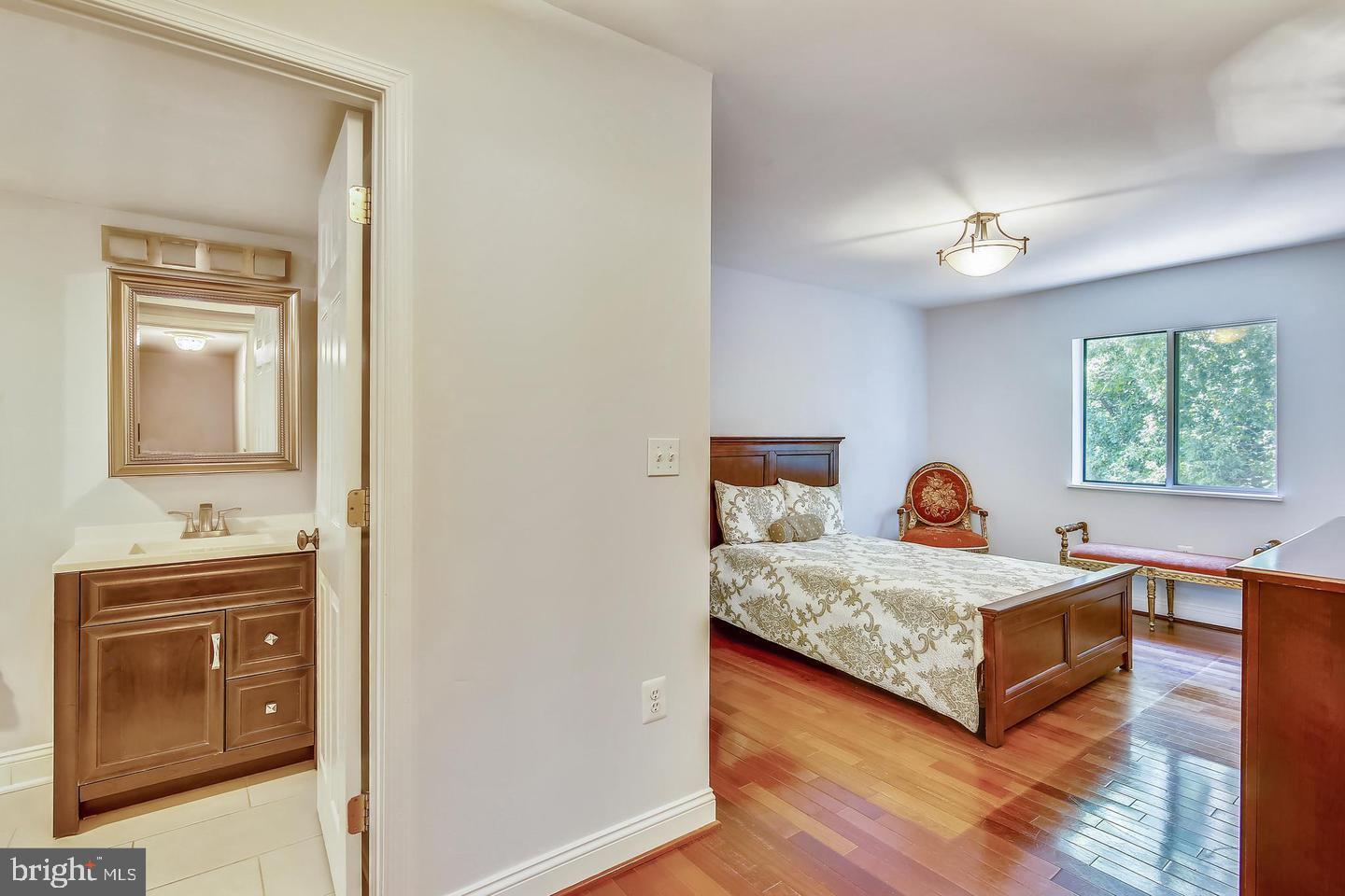 LAKESIDE TERRACE - Residential