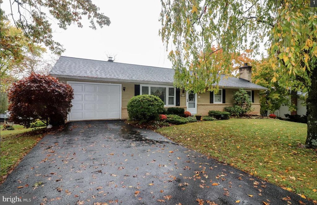 Photo of 40 Pine Crest Drive, Denver, PA 17517 (MLS # PALA2039942)