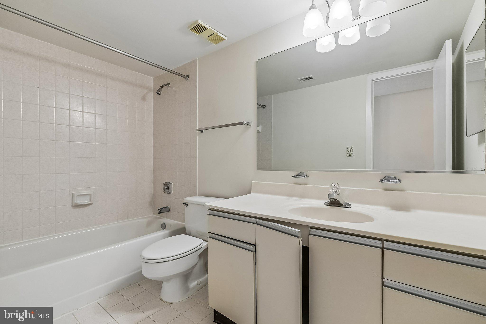 SKYLINE SQUARE CONDO - Residential