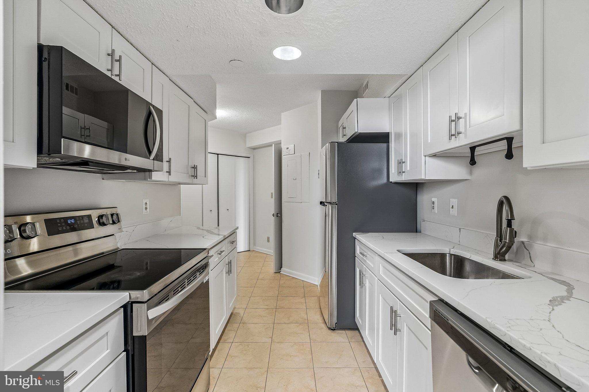 SKYLINE SQUARE CONDO - Residential