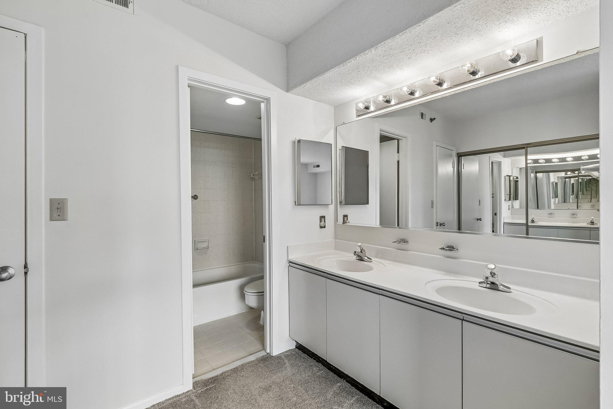 SKYLINE SQUARE CONDO - Residential