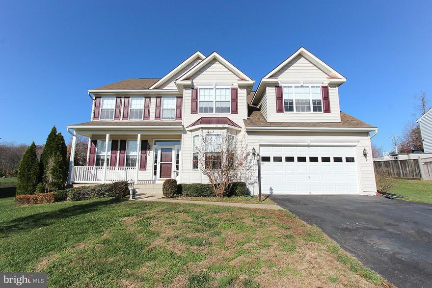 Charming Single Family Ideally Located in the Heart of Prince William County.  This home features 3 fin lvl, 2 car garage, over 4000 sf of living space, large rooms, family room w/gas fireplace to keep you warm on those winter nights, master bedroom suite with large sitting area, 2 closets, lux mbath,vaulted & tray ceilings, 2 story foyer, hw floors, main lvl office, & much more 2 much to list.