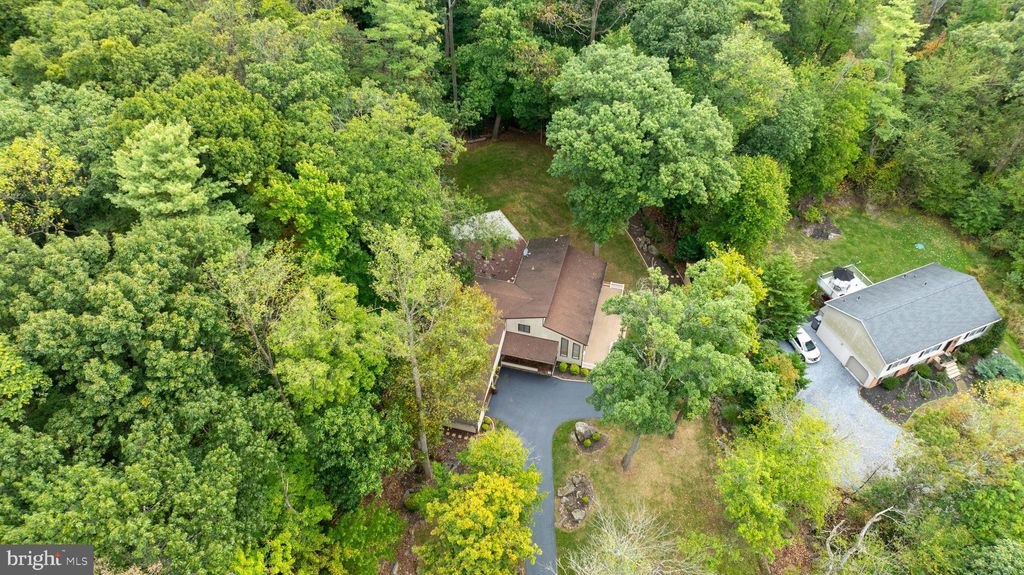 Photo of 55 Deardorff Drive, ETTERS, PA 17319 (MLS # PAYK2090404)