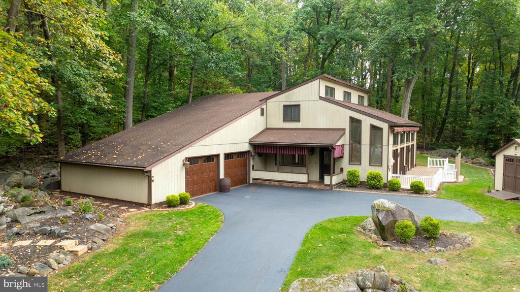 Photo of 55 Deardorff Drive, ETTERS, PA 17319 (MLS # PAYK2090404)