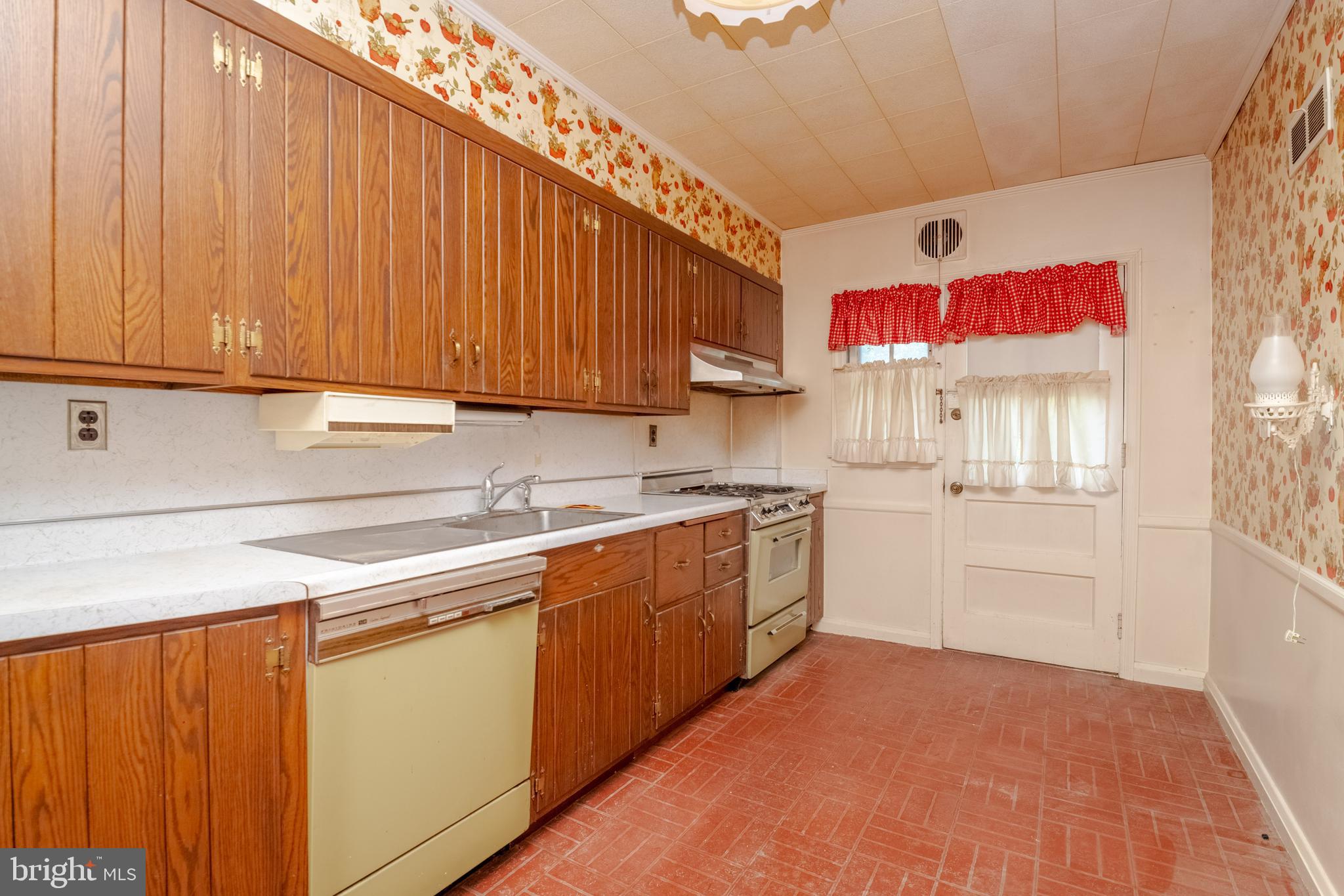 IDLEWOOD - Residential