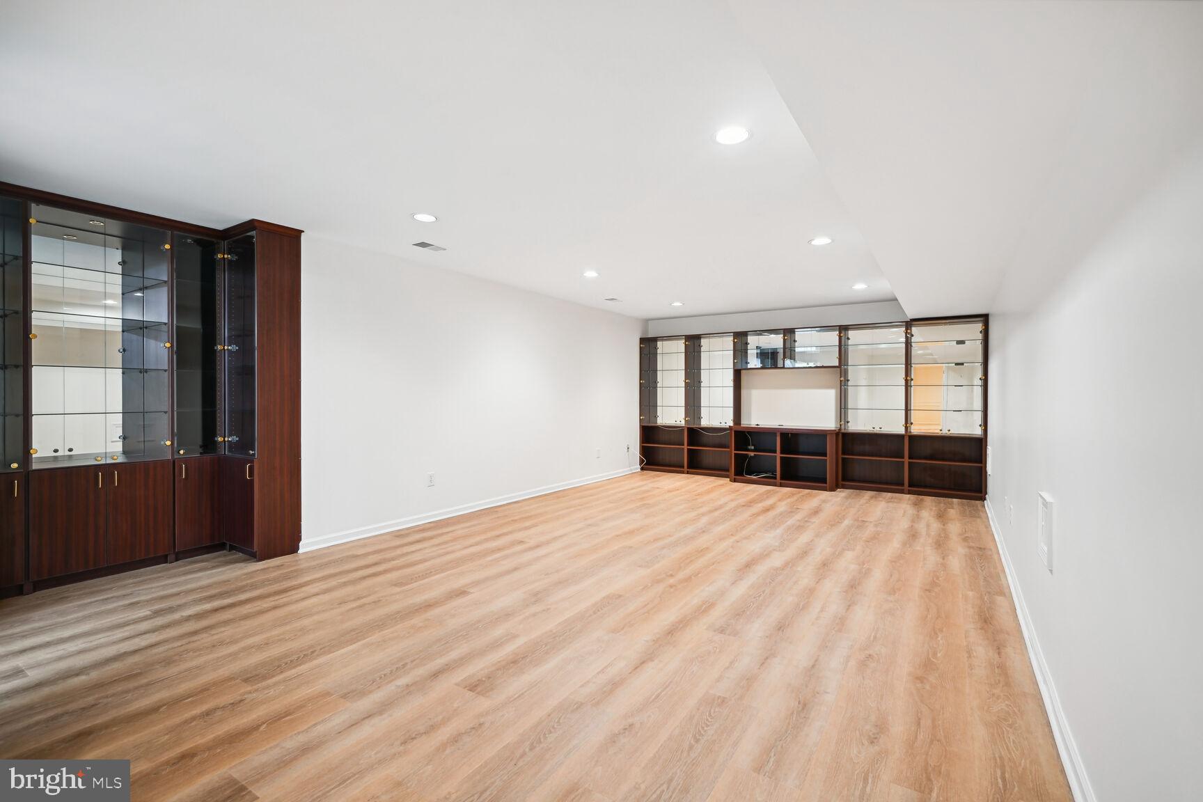 AYRLAWN - Residential