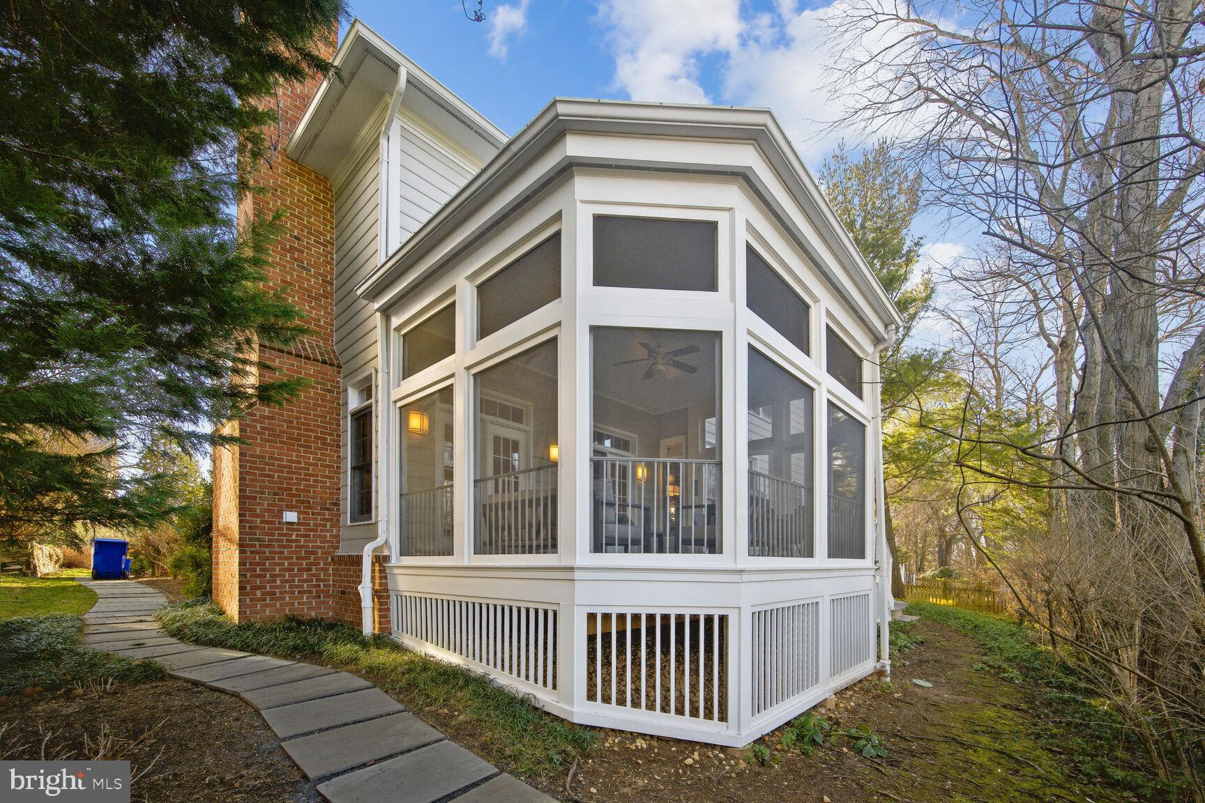 AYRLAWN - Residential