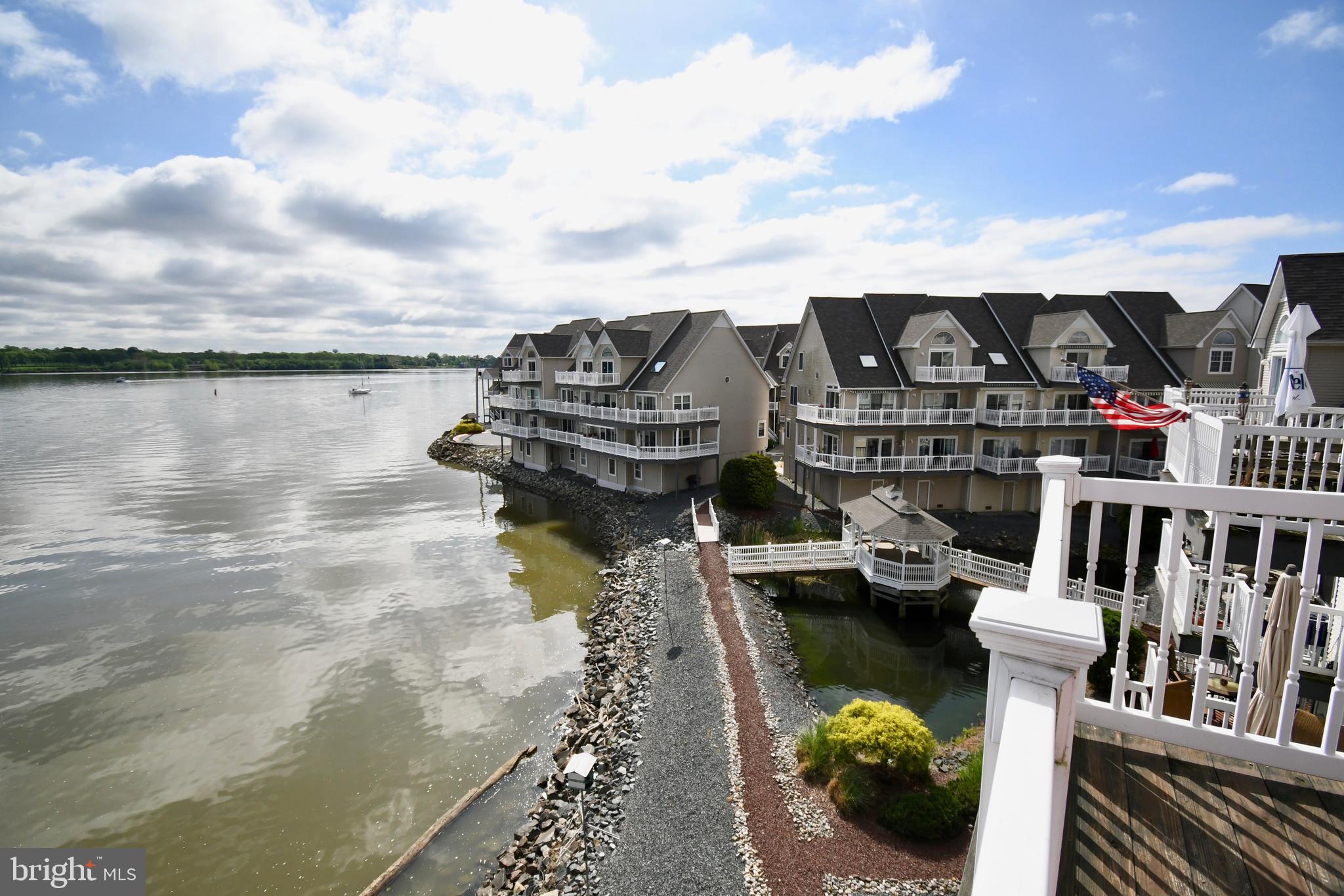SENECA POINTE - Residential