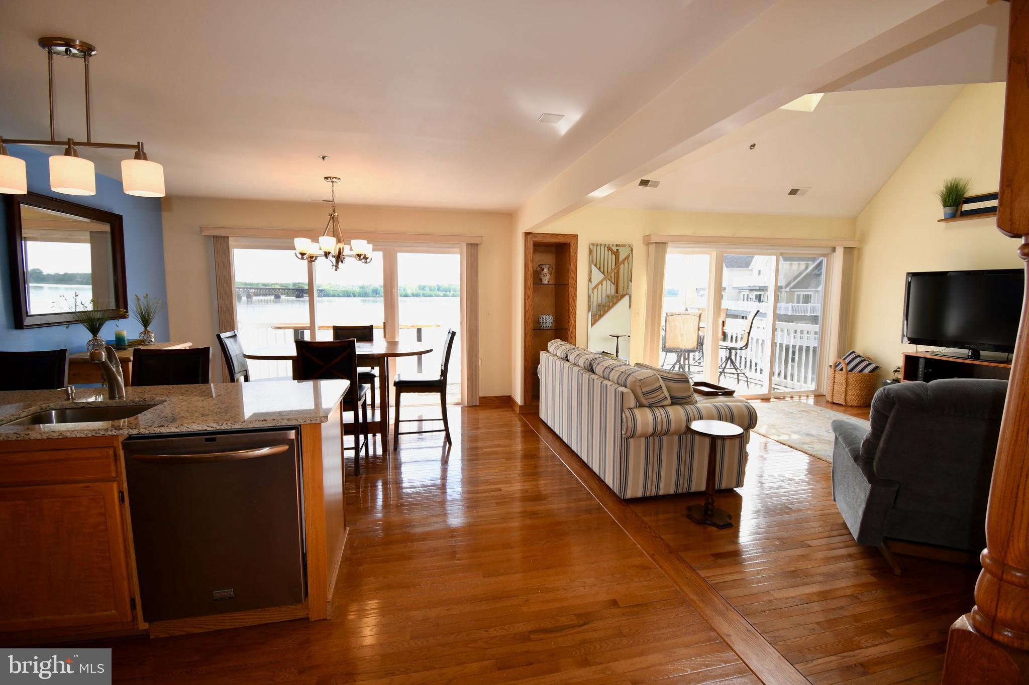 SENECA POINTE - Residential
