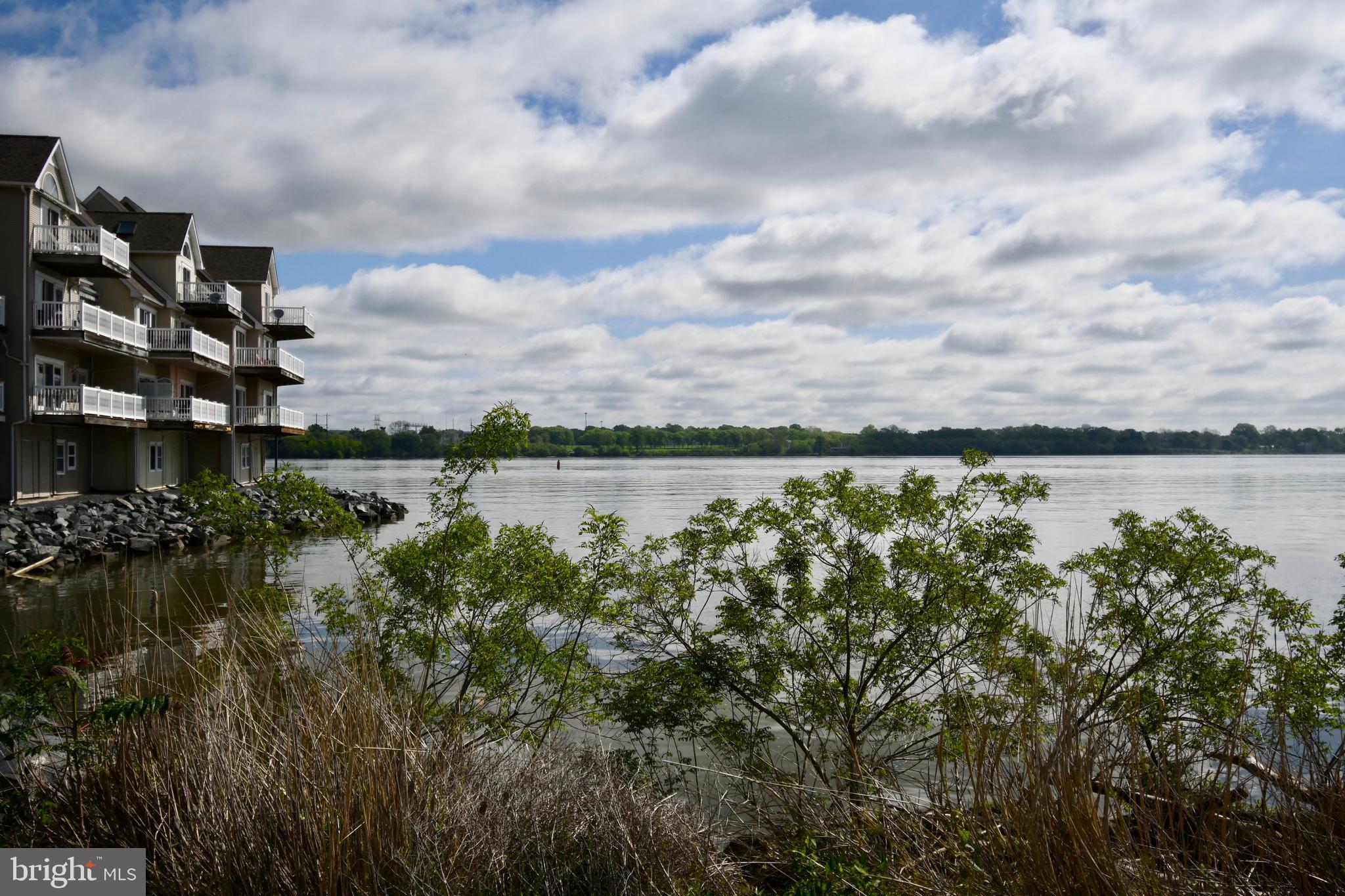 SENECA POINTE - Residential