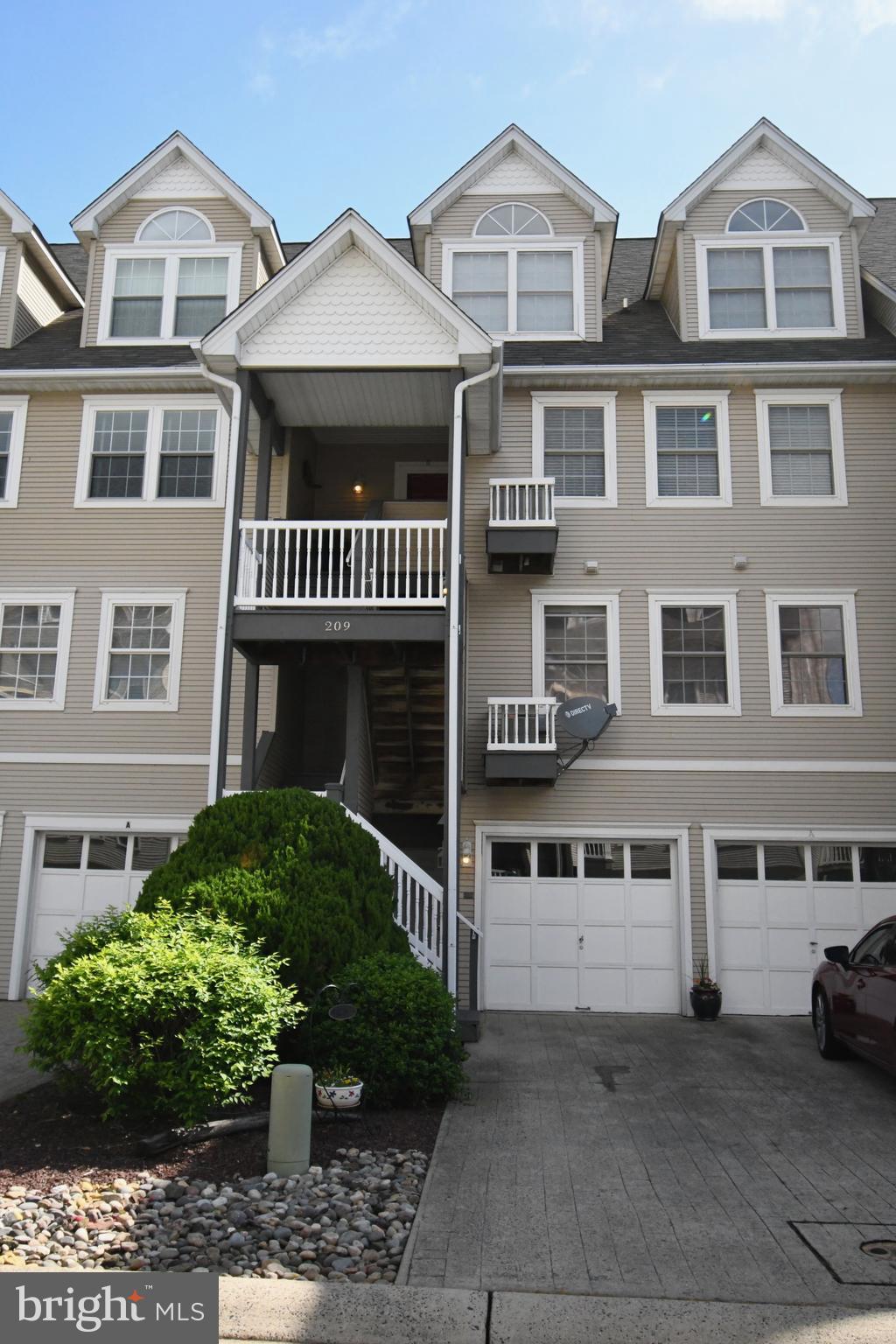 SENECA POINTE - Residential