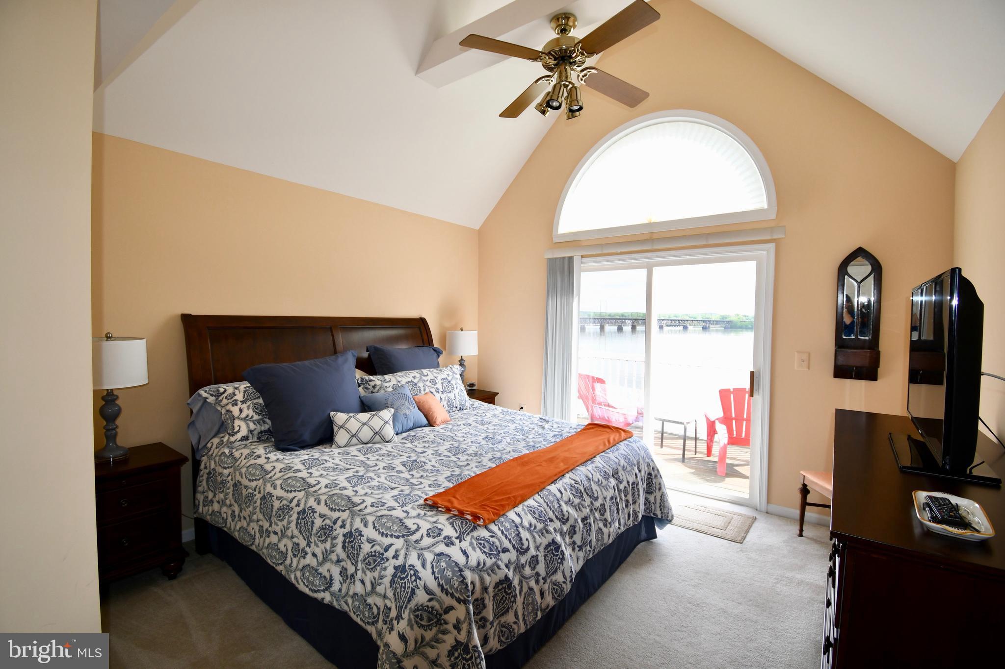 SENECA POINTE - Residential