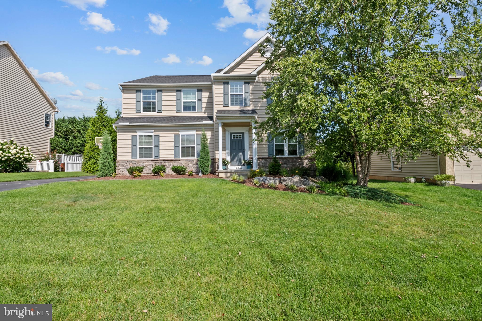 1653 E THISTLE DRIVE