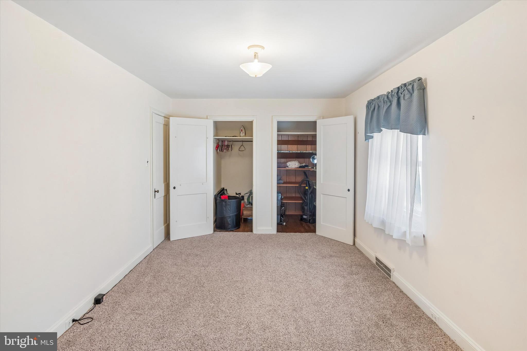 ROXBOROUGH - Residential