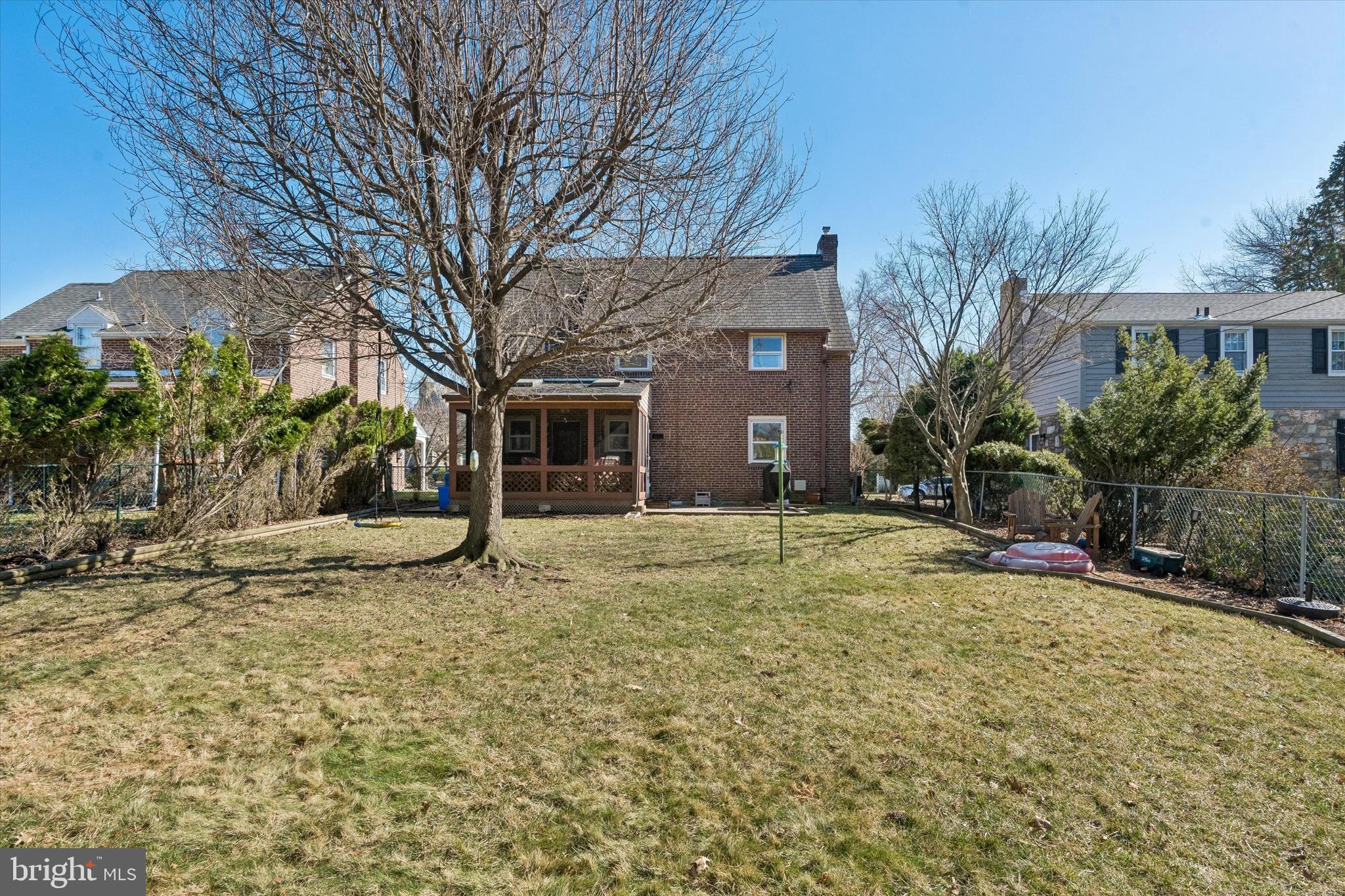 ROXBOROUGH - Residential