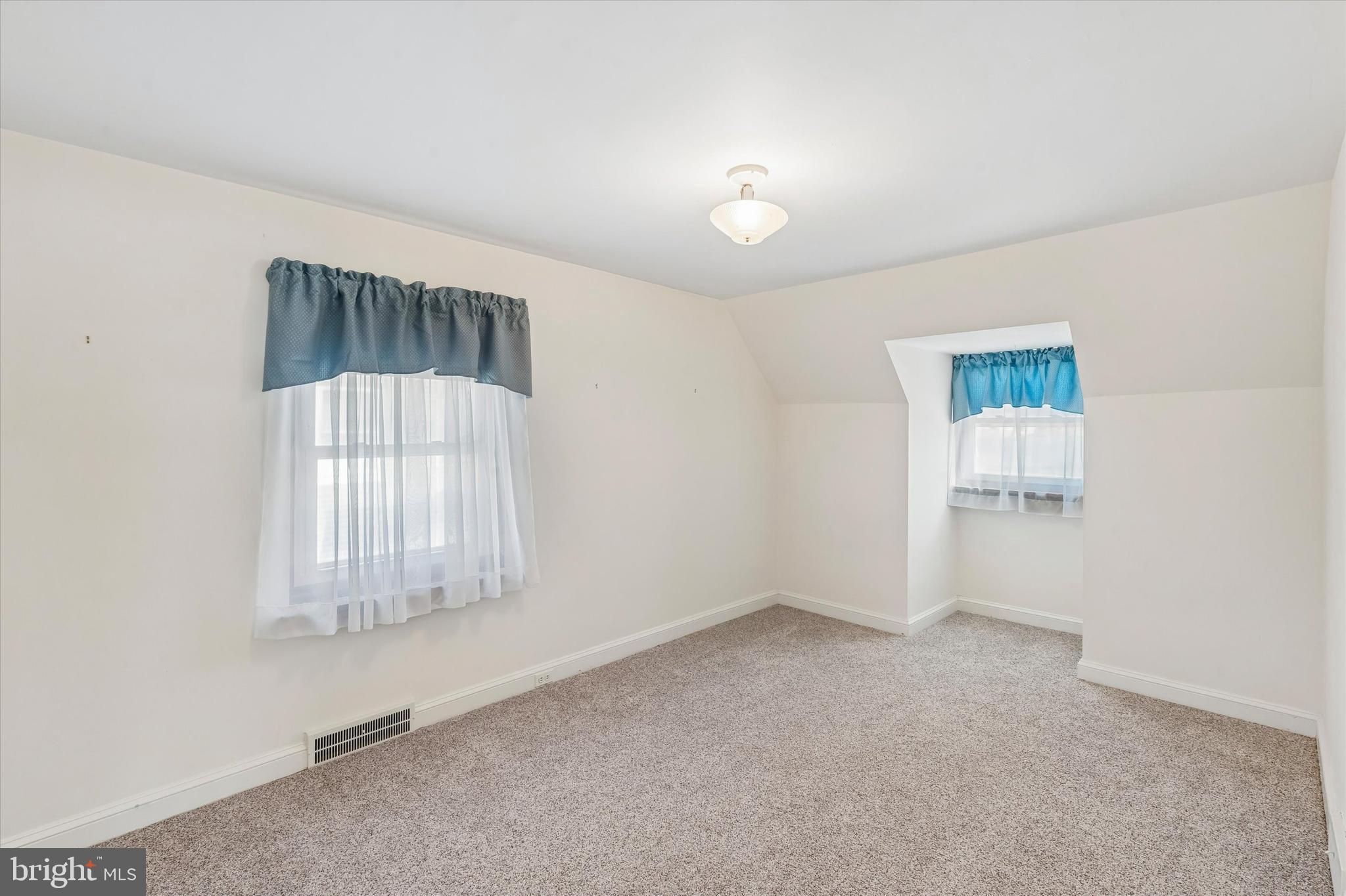 ROXBOROUGH - Residential