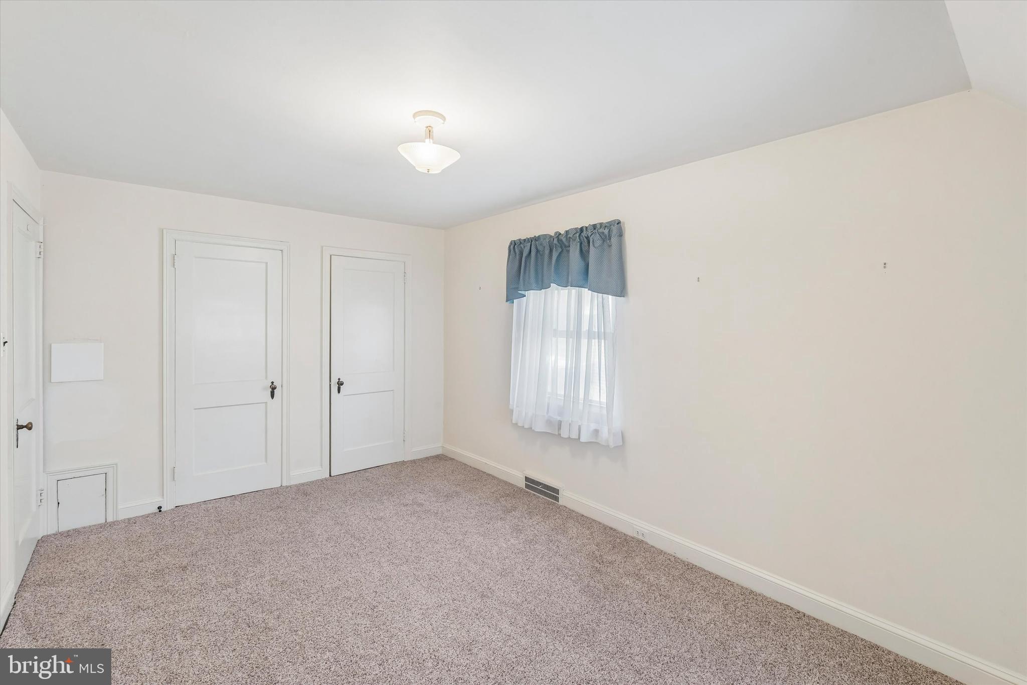 ROXBOROUGH - Residential