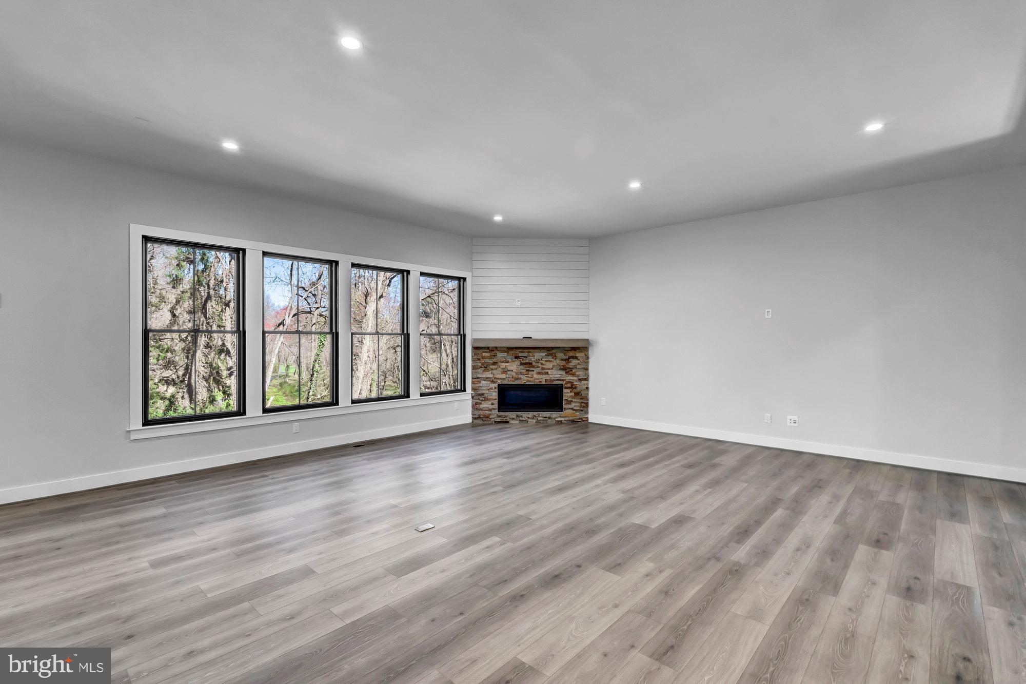 CINNAMON CREEK - Residential