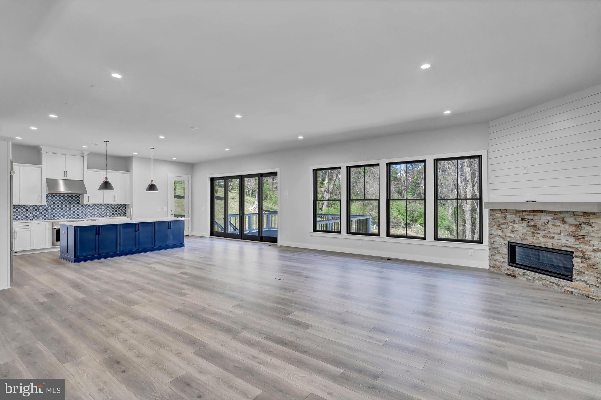 CINNAMON CREEK - Residential