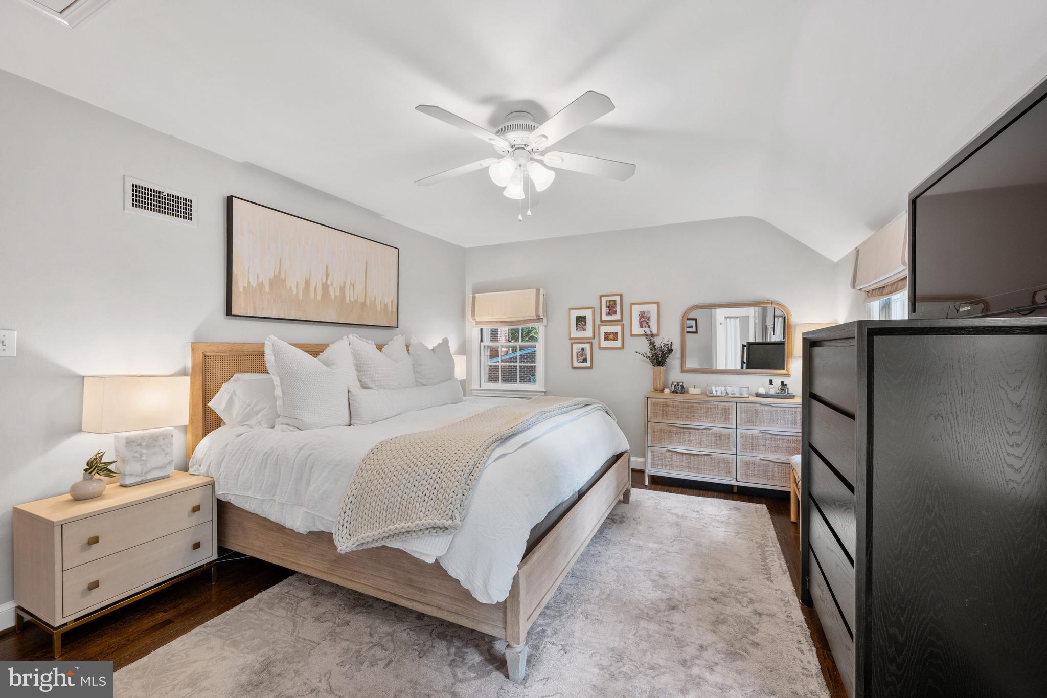 WOODACRES - Residential