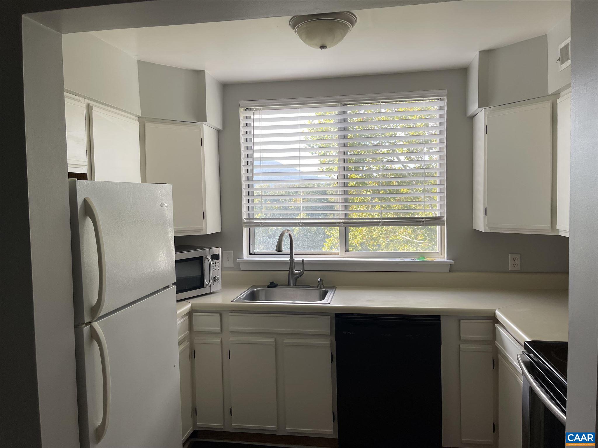 MONTICELLO OVERLOOK CONDOMINIUMS - Residential Lease