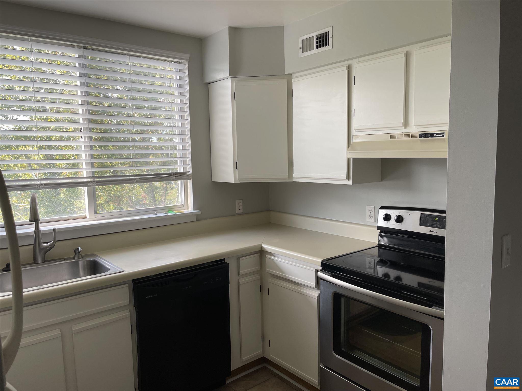 MONTICELLO OVERLOOK CONDOMINIUMS - Residential Lease